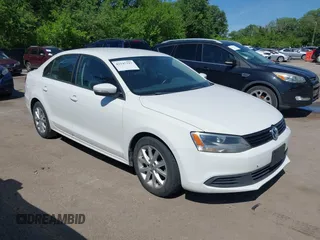 2012 Volkswagen Jetta SE z VIN 3VWBX7AJ8CM343495, wystawiony jako IAAI lot #42245317 z przebiegiem 219 784 mil mil oraz . Historia ofert i sprzedaży dostępna na DreamBid. Obrazek 1.