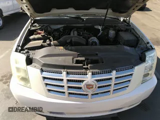 2011 Cadillac Escalade z VIN 1GYS4AEF2BR325161, wystawiony jako IAAI lot #36574248 z przebiegiem 214 201 mil mil oraz . Historia ofert i sprzedaży dostępna na DreamBid. Obrazek 10.