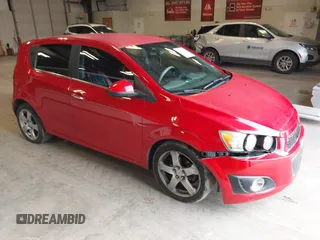 2012 Chevrolet Sonic LTZ z VIN 1G1JE6SH9C4122809, wystawiony jako IAAI lot #41613383 z przebiegiem 114 580 mil mil oraz . Historia ofert i sprzedaży dostępna na DreamBid. Obrazek 1.