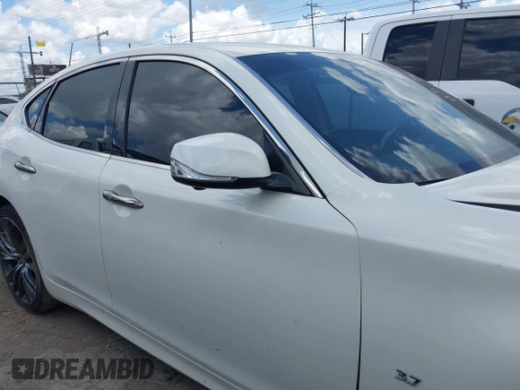 2017 Infiniti Q70 3.7 z VIN JN1BY1AP3HM741611, wystawiony jako IAAI lot #42596422 z przebiegiem 90 375 mil mil oraz . Historia ofert i sprzedaży dostępna na DreamBid. Obrazek 13.