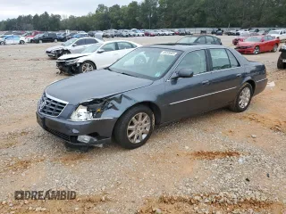 2010 Cadillac DTS 1SD z VIN 1G6KH5EY7AU135079, wystawiony jako Copart lot #46209965 z przebiegiem 83 302 mil mil oraz Szkoda całkowita • Salvage title. Historia ofert i sprzedaży dostępna na DreamBid. Obrazek 1.