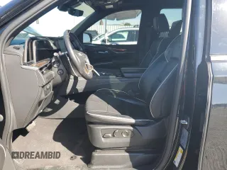 2023 Cadillac Escalade RWD Premium Luxury z VIN 1GYS3BKL4PR395559, wystawiony jako Copart lot #48347285 z przebiegiem 3 818 mil mil oraz Szkoda całkowita • Salvage title. Historia ofert i sprzedaży dostępna na DreamBid. Obrazek 7.