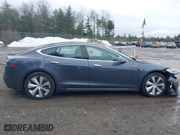 2020 Tesla Model S Long Range z VIN 5YJSA1E26LF413519, wystawiony jako IAAI lot #41742512 z przebiegiem 40 765 mil mil oraz . Historia ofert i sprzedaży dostępna na DreamBid. Obrazek 13.