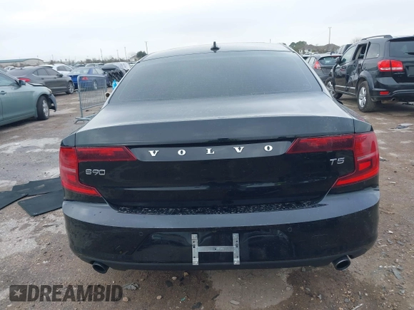 2018 Volvo S90 Momentum with VIN LVY982AK7JP025569, listed as a IAAI auction lot 41684964 with 102,815 mi miles. Bid and sale history available at carsss.com. Image 15.