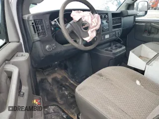 2017 GMC Savana Cargo z VIN 1GTZ7GFG4H1212146, wystawiony jako Copart lot #44348245 z przebiegiem 114 140 mil mil oraz Szkody całkowita. Historia ofert i sprzedaży dostępna na DreamBid. Obrazek 8.