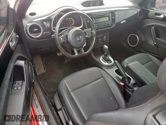 2015 Volkswagen Beetle R-Line z VIN 3VW7T7AT5FM815840, wystawiony jako Copart lot #57490285 z przebiegiem 40 153 mil mil oraz Szkoda całkowita • Salvage title. Historia ofert i sprzedaży dostępna na DreamBid. Obrazek 8.