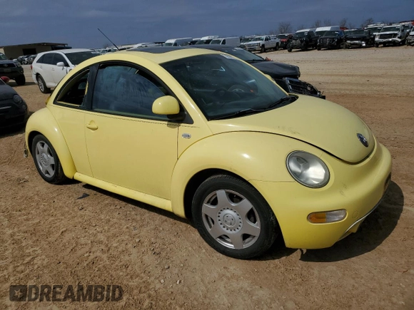 2000 Volkswagen Beetle GLX with VIN 3VWDD21CXYM493847, listed as a Copart auction lot 45301135 with 141,676 mi miles and Salvage Title. Bid and sale history available at DreamBid. Image 4.