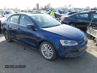 2014 Volkswagen Jetta TDI w/Premium с VIN 3VW3L7AJ7EM367323, выставлен на аукционе IAAI как лот 41419079 с пробегом 166 511 миль миль и . История ставок и продаж доступна на DreamBid. Изображение 1.