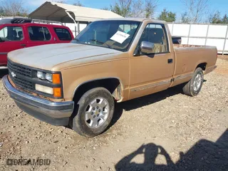1989 Chevrolet C/K 2500 with VIN 1GCFC24K6KE103258, listed as a IAAI auction lot 41550838 with 101,037 mi miles. Bid and sale history available at carsss.com. Image 2.