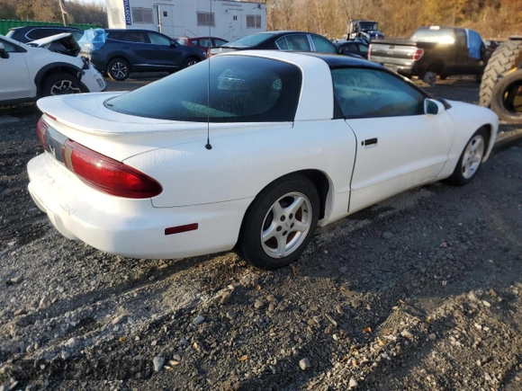 1997 Pontiac Firebird Firebird z VIN 2G2FS22K5V2232134, wystawiony jako Copart lot #47107645 z przebiegiem Nie podano mil oraz Szkoda całkowita • Salvage title. Historia ofert i sprzedaży dostępna na DreamBid. Obrazek 3.