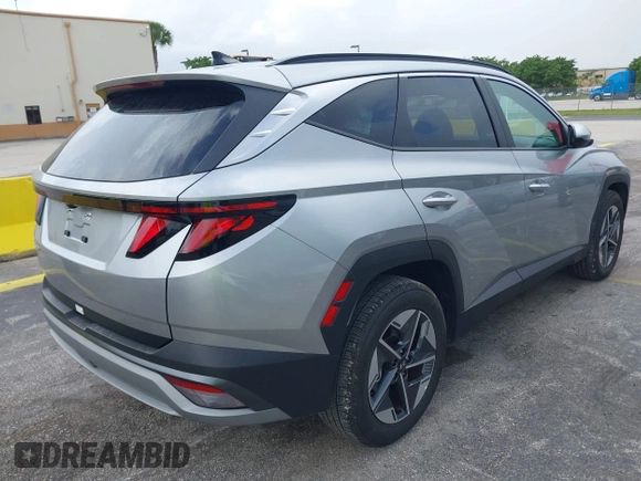 2025 Hyundai Tucson SEL z VIN 5NMJB3DE5SH465219, wystawiony jako IAAI lot #42490892 z przebiegiem 11 135 mil mil oraz . Historia ofert i sprzedaży dostępna na DreamBid. Obrazek 4.
