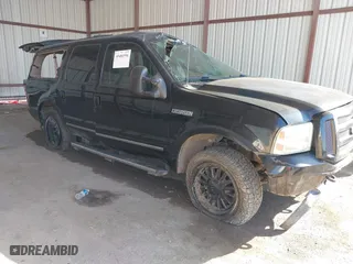 2005 Ford Excursion Limited with VIN 1FMSU43P75EB45006, listed as a IAAI auction lot 40486596 with 371,395 mi miles. Bid and sale history available at carsss.com. Image 1.