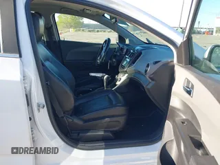 2016 Chevrolet Sonic LTZ z VIN 1G1JE5SB0G4144421, wystawiony jako IAAI lot #42020434 z przebiegiem 120 114 mil mil oraz . Historia ofert i sprzedaży dostępna na DreamBid. Obrazek 5.