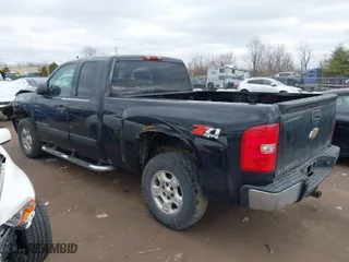 2008 Chevrolet Silverado 1500 LT w/1LT with VIN 2GCEK19JX81229982, listed as a IAAI auction lot 41729094 with 128,175 mi miles. Bid and sale history available at carsss.com. Image 3.