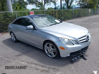 2013 Mercedes-Benz E 350 z VIN WDDKJ5KB3DF199684, wystawiony jako IAAI lot #42160900 z przebiegiem 134 811 mil mil oraz . Historia ofert i sprzedaży dostępna na DreamBid. Obrazek 1.