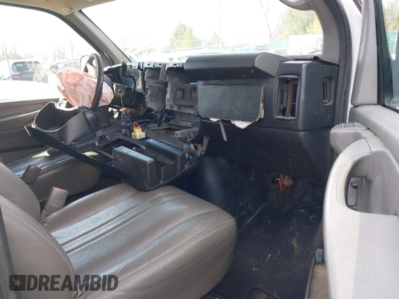 2014 GMC Savana Cargo z VIN 1GTW7GCA4E1162248, wystawiony jako IAAI lot #41627931 z przebiegiem 164 493 mil mil oraz . Historia ofert i sprzedaży dostępna na DreamBid. Obrazek 5.