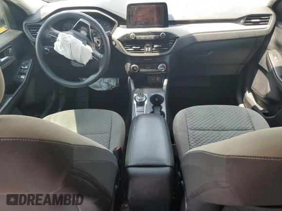 2021 Ford Escape SE z VIN 1FMCU0G64MUA91313, wystawiony jako Copart lot #56318425 z przebiegiem Nie podano mil oraz Szkoda całkowita • Salvage title. Historia ofert i sprzedaży dostępna na DreamBid. Obrazek 8.
