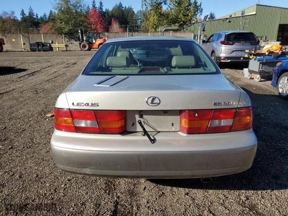 1998 Lexus ES 300 Luxury Sport Sdn with VIN JT8BF28G7W0135973, listed as a Copart auction lot 79391244 with 121,949 mi miles and Salvage Title. Bid and sale history available at carsss.com. Image 6.