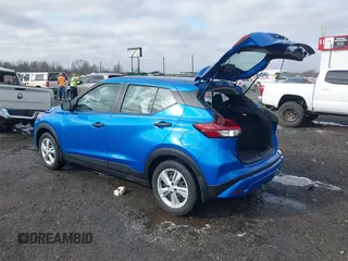 2024 Nissan Kicks S z VIN 3N1CP5BV1RL518247, wystawiony jako IAAI lot #41783680 z przebiegiem 15 846 mil mil oraz . Historia ofert i sprzedaży dostępna na DreamBid. Obrazek 3.