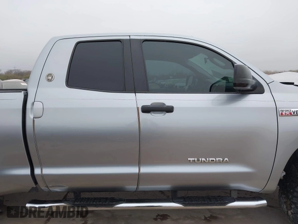 2012 Toyota Tundra z VIN 5TFRY5F18CX121917, wystawiony jako IAAI lot #41475681 z przebiegiem 166 507 mil mil oraz . Historia ofert i sprzedaży dostępna na DreamBid. Obrazek 13.