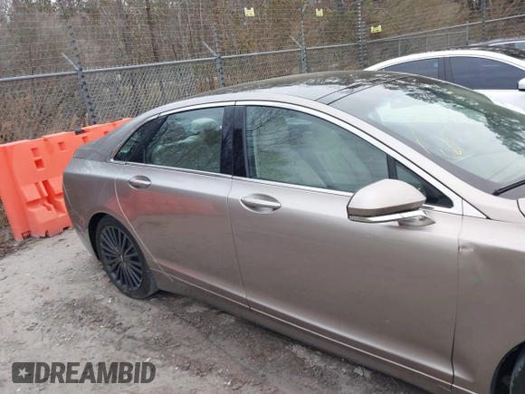 2018 Lincoln MKZ Hybrid Reserve z VIN 3LN6L5MU2JR602228, wystawiony jako IAAI lot #41441004 z przebiegiem 71 047 mil mil oraz . Historia ofert i sprzedaży dostępna na DreamBid. Obrazek 13.