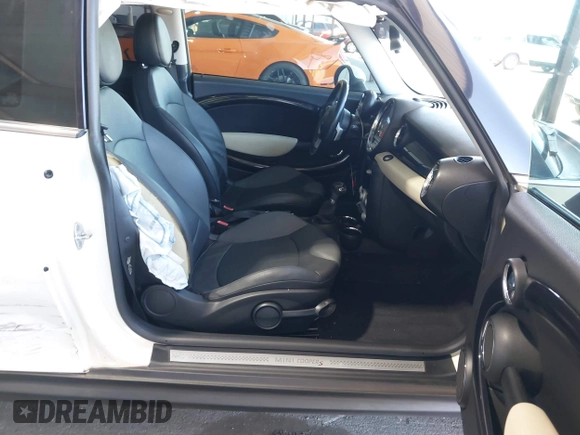 2009 MINI Hardtop S с VIN WMWMF73509TW82449, выставлен на аукционе IAAI как лот 42304286 с пробегом Не указан миль и . История ставок и продаж доступна на DreamBid. Изображение 5.
