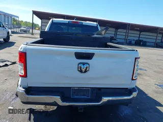 2019 Ram 1500 Tradesman z VIN 1C6RRECT8KN604344, wystawiony jako IAAI lot #41889504 z przebiegiem 123 773 mil mil oraz . Historia ofert i sprzedaży dostępna na DreamBid. Obrazek 16.