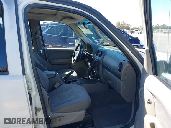 2002 Jeep Liberty Sport with VIN 1J8GL48KX2W153948, listed as a IAAI auction lot 41843882 with 180,677 mi miles. Bid and sale history available at carsss.com. Image 5.