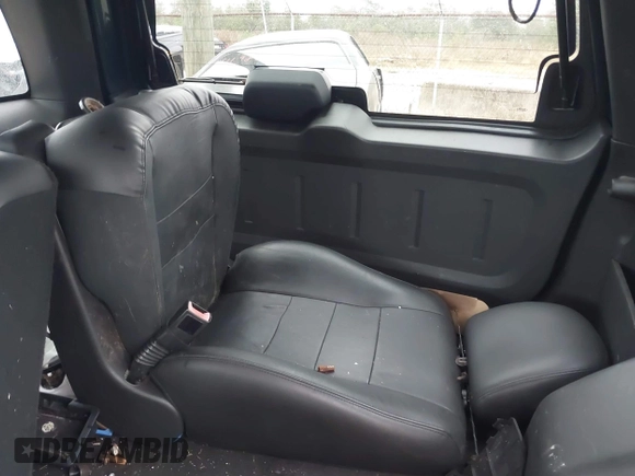 2010 Ford Escape Limited z VIN 1FMCU0EG4AKA71517, wystawiony jako IAAI lot #41397390 z przebiegiem Nie podano mil oraz . Historia ofert i sprzedaży dostępna na DreamBid. Obrazek 12.