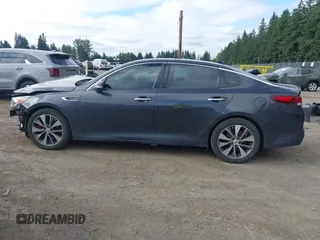 2016 Kia Optima SX Turbo z VIN 5XXGW4L28GG010897, wystawiony jako IAAI lot #42703779 z przebiegiem 121 918 mil mil oraz . Historia ofert i sprzedaży dostępna na DreamBid. Obrazek 15.