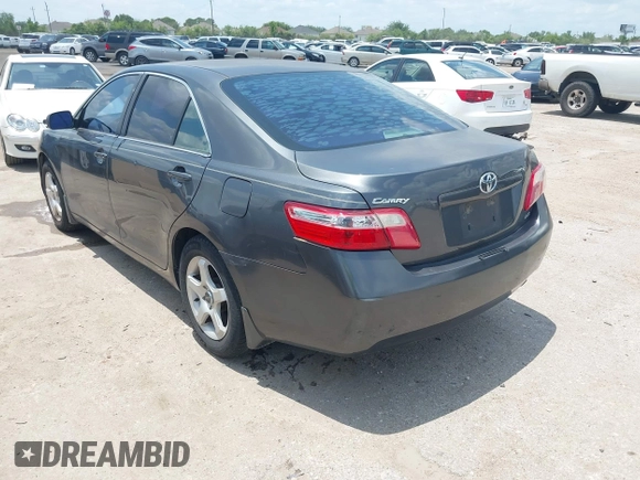 2008 Toyota Camry LE z VIN 4T1BE46K68U772433, wystawiony jako IAAI lot #42375510 z przebiegiem 168 152 mil mil oraz . Historia ofert i sprzedaży dostępna na DreamBid. Obrazek 3.