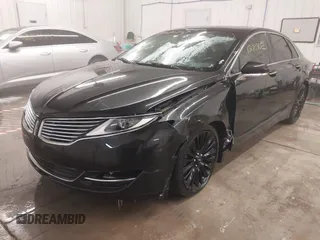 2015 Lincoln MKZ z VIN 3LN6L2J95FR620390, wystawiony jako IAAI lot #41586267 z przebiegiem 127 870 mil mil oraz . Historia ofert i sprzedaży dostępna na DreamBid. Obrazek 2.