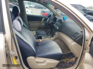 2008 Toyota Highlander with VIN JTEDS41A182002555, listed as a IAAI auction lot 41930986 with 391,281 mi miles. Bid and sale history available at carsss.com. Image 5.