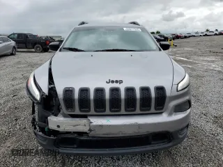 2017 Jeep Cherokee Altitude z VIN 1C4PJLAS9HW603566, wystawiony jako Copart lot #55071535 z przebiegiem 139 822 mil mil oraz Szkoda całkowita • Salvage title. Historia ofert i sprzedaży dostępna na DreamBid. Obrazek 5.