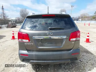 2013 Kia Sorento EX with VIN 5XYKU3A62DG373137, listed as a IAAI auction lot 41872724 with 177,387 mi miles. Bid and sale history available at carsss.com. Image 15.