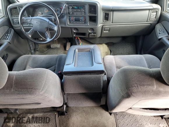 2003 Chevrolet Silverado 1500HD LS z VIN 1GCGK13U63F131030, wystawiony jako Copart lot #51332975 z przebiegiem 219 366 mil mil oraz Szkoda całkowita • Salvage title. Historia ofert i sprzedaży dostępna na DreamBid. Obrazek 8.