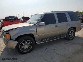 2000 Cadillac Escalade with VIN 1GYEK63R2YR210601, listed as a Copart auction lot 64108944 with 186,964 mi miles and Salvage Title. Bid and sale history available at carsss.com. Image 1.