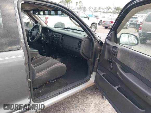 2003 Dodge Dakota SLT with VIN 1D7HL42N63S100130, listed as a IAAI auction lot 41419945 with 185,326 mi miles. Bid and sale history available at carsss.com. Image 5.