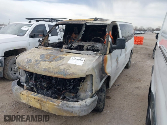 2022 Chevrolet Express Passenger LS z VIN 1GAZGNFP9N1207663, wystawiony jako IAAI lot #41360008 z przebiegiem Nie podano mil oraz . Historia ofert i sprzedaży dostępna na DreamBid. Obrazek 2.