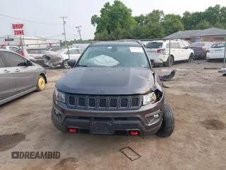 2019 Jeep Compass Trailhawk z VIN 3C4NJDDB9KT686048, wystawiony jako IAAI lot #42414161 z przebiegiem 92 683 mil mil oraz . Historia ofert i sprzedaży dostępna na DreamBid. Obrazek 11.