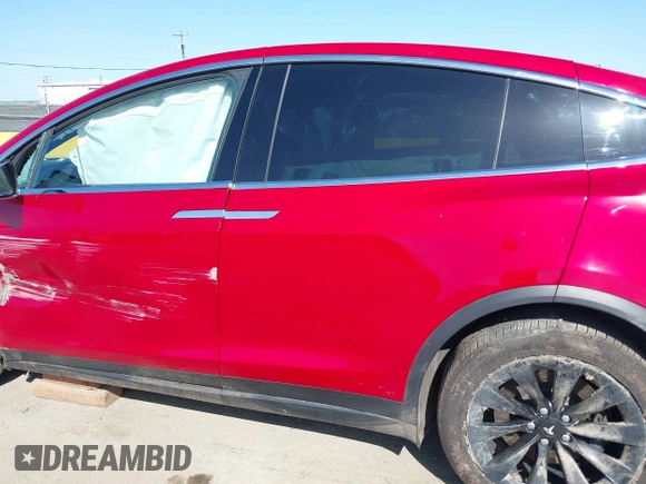 2016 Tesla Model X 70D z VIN 5YJXCAE27GF021994, wystawiony jako IAAI lot #41976475 z przebiegiem 70 771 mil mil oraz . Historia ofert i sprzedaży dostępna na DreamBid. Obrazek 15.