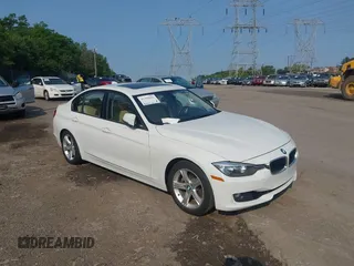 2015 BMW 3 Series 328i xDrive z VIN WBA3B5G51FNS20388, wystawiony jako IAAI lot #42399201 z przebiegiem 97 349 mil mil oraz . Historia ofert i sprzedaży dostępna na DreamBid. Obrazek 1.
