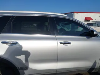 2016 Kia Sorento LX with VIN 5XYPG4A57GG069736, listed as a IAAI auction lot 41954474 with 131,150 mi miles. Bid and sale history available at carsss.com. Image 13.