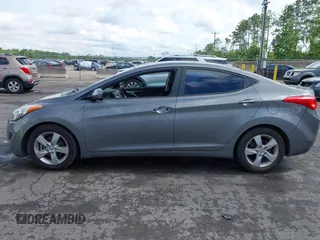 2013 Hyundai Elantra GLS z VIN 5NPDH4AE5DH416470, wystawiony jako IAAI lot #42254952 z przebiegiem 127 059 mil mil oraz . Historia ofert i sprzedaży dostępna na DreamBid. Obrazek 13.