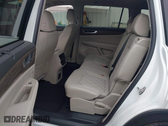 2024 Volkswagen Atlas SEL Premium R-Line with VIN 1V2FR2CA7RC543176, listed as a IAAI auction lot 42358945 with 7,066 mi miles and . Bid and sale history available at DreamBid. Image 8.