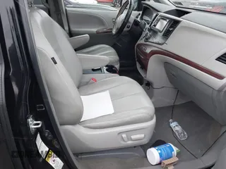 2014 Toyota Sienna Ltd with VIN 5TDDK3DCXES076542, listed as a IAAI auction lot 41559021 with 1 mi miles. Bid and sale history available at carsss.com. Image 5.