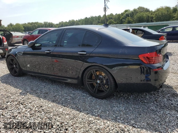 2016 BMW M5 z VIN WBSFV9C55GD595799, wystawiony jako Copart lot #65708864 z przebiegiem 104 198 mil mil oraz Szkoda całkowita • Salvage title. Historia ofert i sprzedaży dostępna na DreamBid. Obrazek 2.