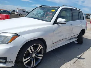 2015 Mercedes-Benz GLK 350 z VIN WDCGG5HB3FG419872, wystawiony jako IAAI lot #42301900 z przebiegiem 193 840 mil mil oraz . Historia ofert i sprzedaży dostępna na DreamBid. Obrazek 6.