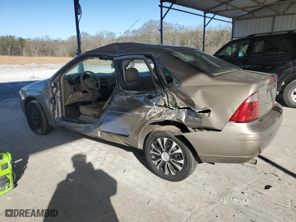 2005 Ford Focus S with VIN 1FAFP34N75W262167, listed as a Copart auction lot 89282425 with NaN miles and Salvage Title. Bid and sale history available at carsss.com. Image 2.