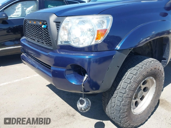 2005 Toyota Tacoma z VIN 5TEUU42N25Z099188, wystawiony jako IAAI lot #42179039 z przebiegiem 147 058 mil mil oraz . Historia ofert i sprzedaży dostępna na DreamBid. Obrazek 17.